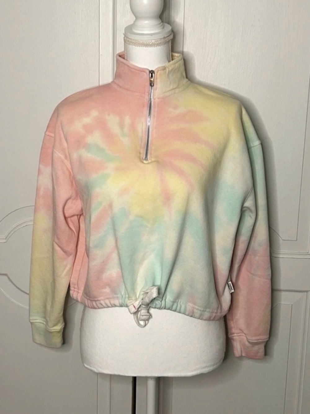 Women’s New Pastel Cropped Sweatshirt (S)